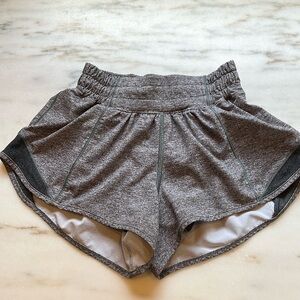Lululemon grey 🩶🩶🩶hotty hot 2.5 inch shorts size 0